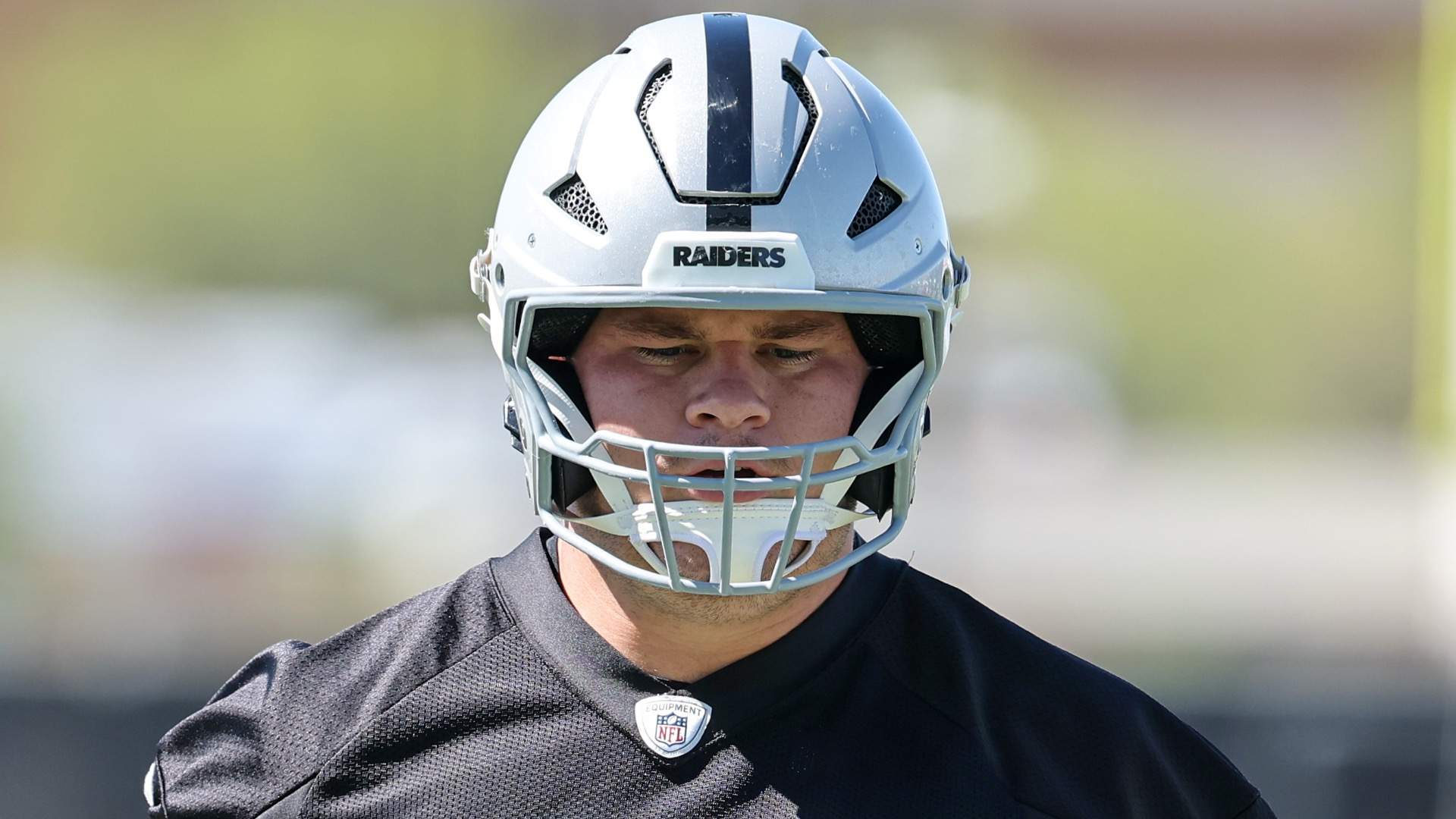 Fernando Mendoza Doesn’t Hold Back on Raiders’ Tyler Linderbaum: informative take on his impact and style.