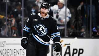 Chicago Blackhawks Sign 16-Year NHL Veteran Defenseman