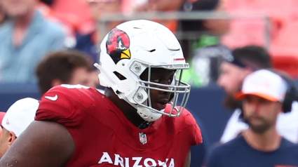 Bears Sign Former Cardinals 6’5″, 320-lb Offensive Tackle Before Season