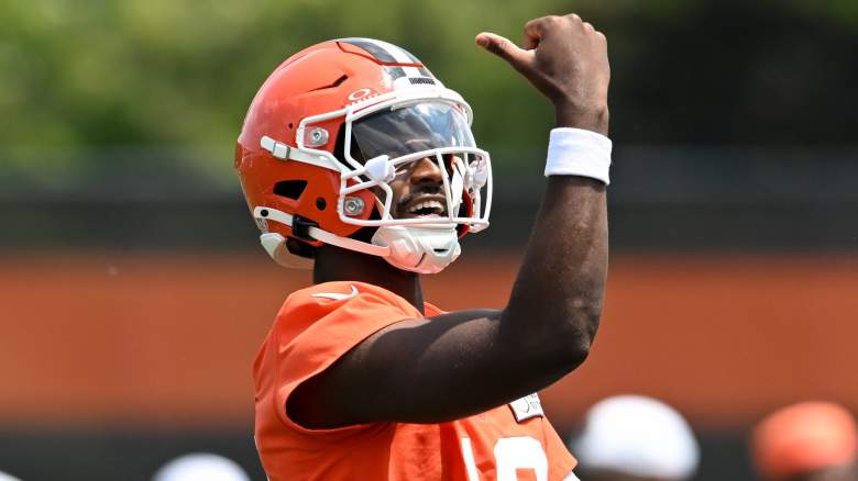Cleveland Browns quarterback Shedeur Sanders does his patented celebration.
