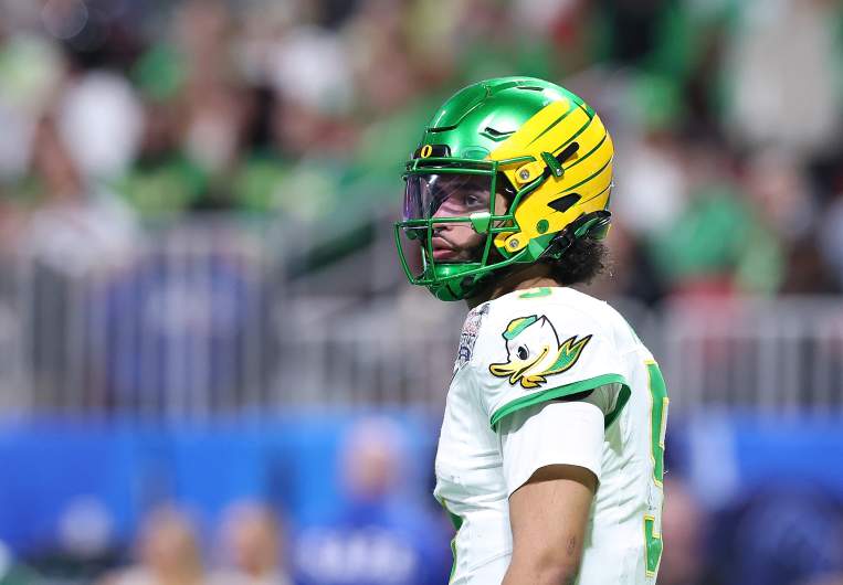 Dante Moore of the Oregon Ducks