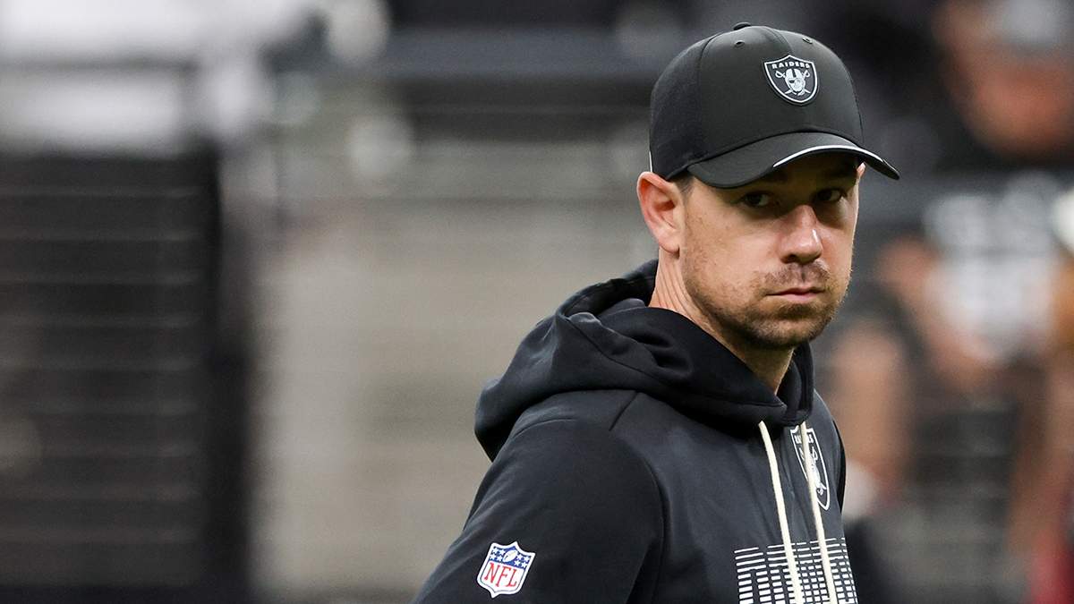 Klint Kubiak Puts Raiders WRs on Notice With Stern Message