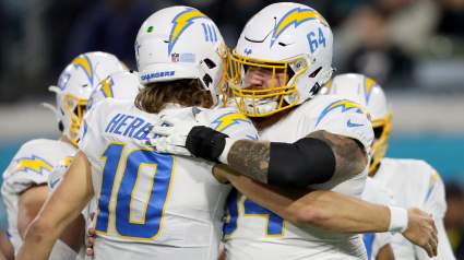 New York Giants Sign 6-foot-5, 300-Pound Former AFC Starter