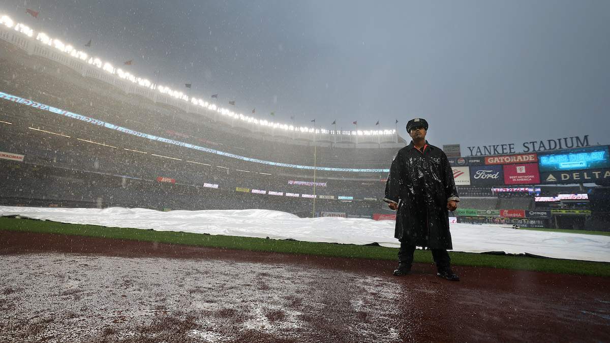 astros-yankees-game-delay-start-time.jpg?quality=65&strip=all