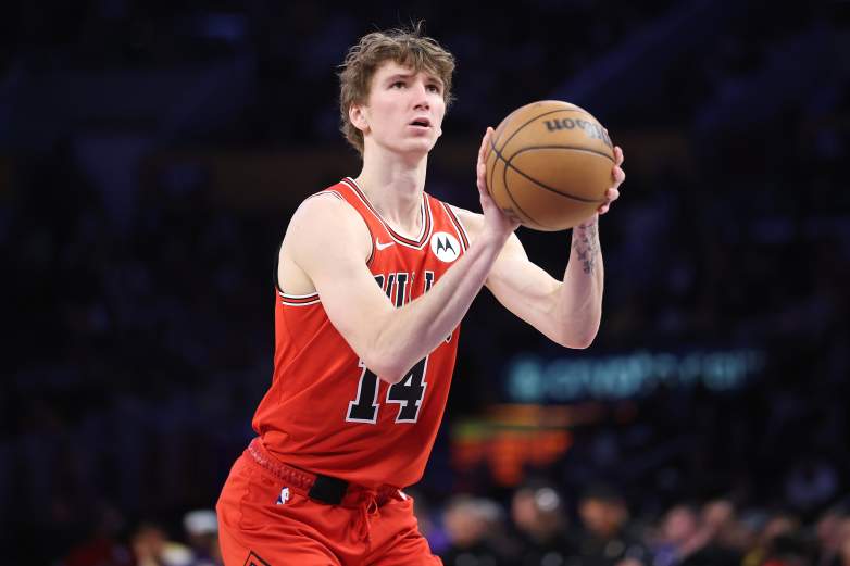 Chicago Bulls v Los Angeles Lakers