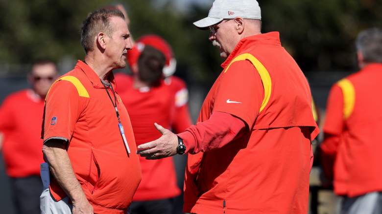 Defensive coordinator Steve Spagnuolo talks with head coach Andy Reid.