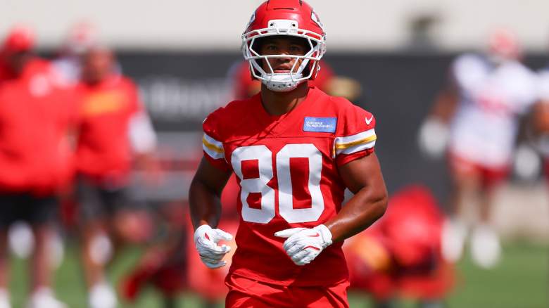 Tyquan Thornton #80 of the Kansas City Chiefs warms up