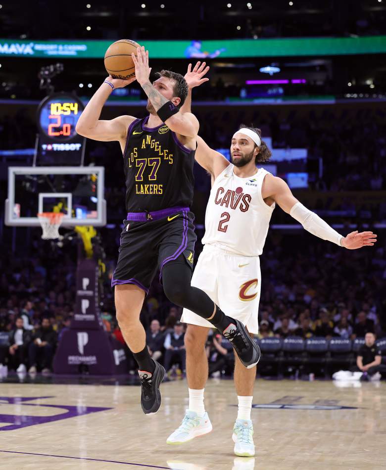 Cleveland Cavaliers v Los Angeles Lakers