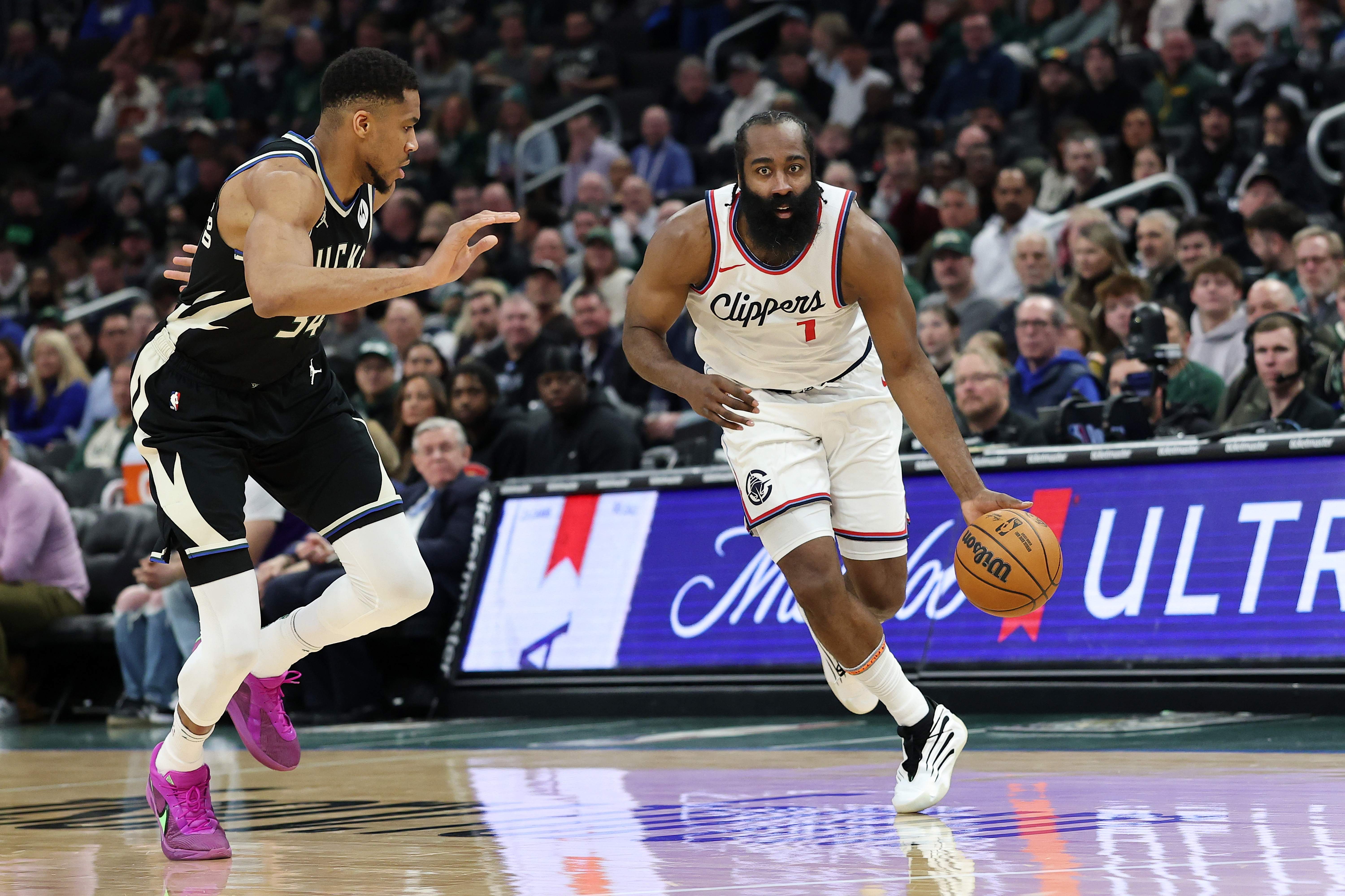Los Angeles Clippers v Milwaukee Bucks