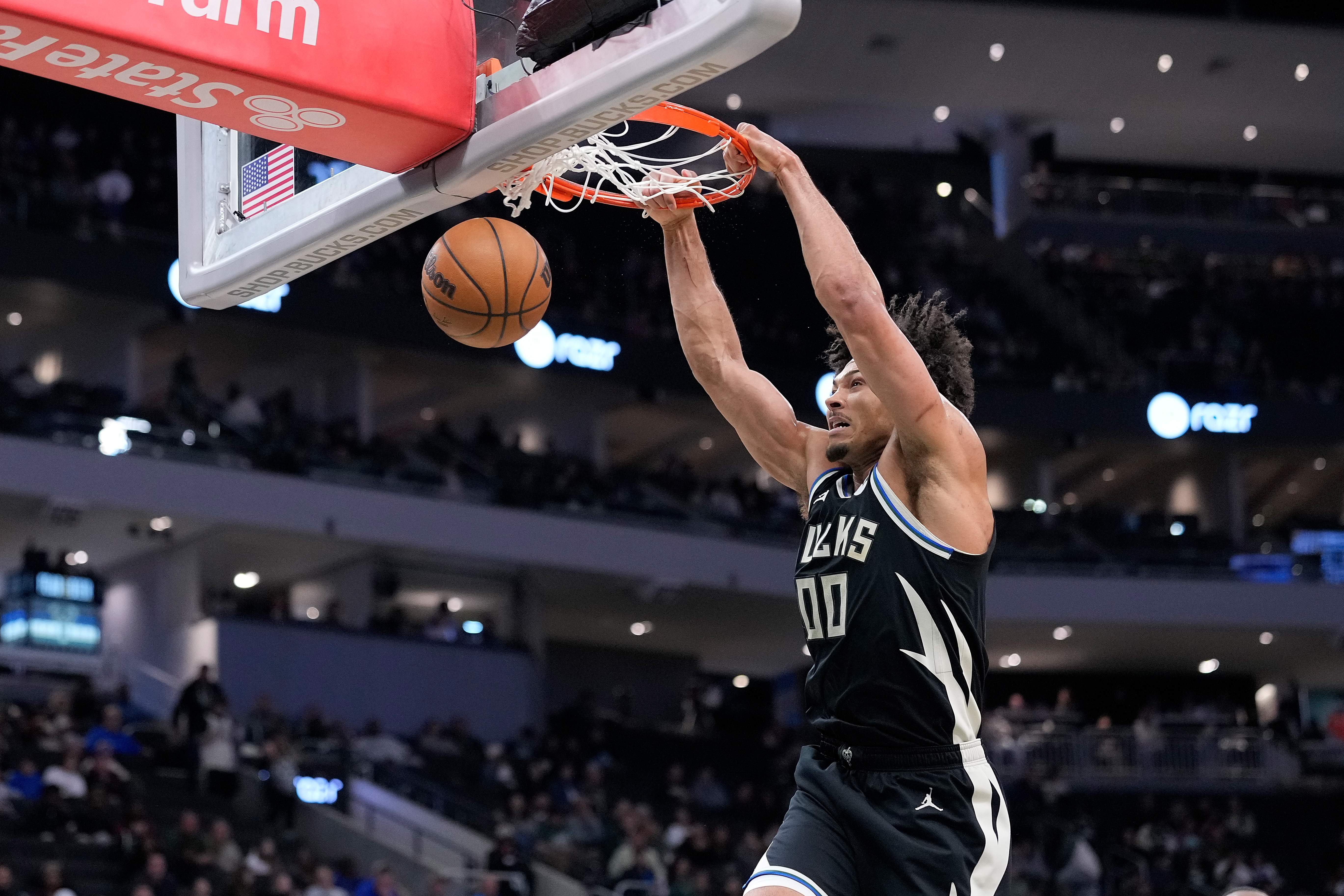 Memphis Grizzlies v Milwaukee Bucks