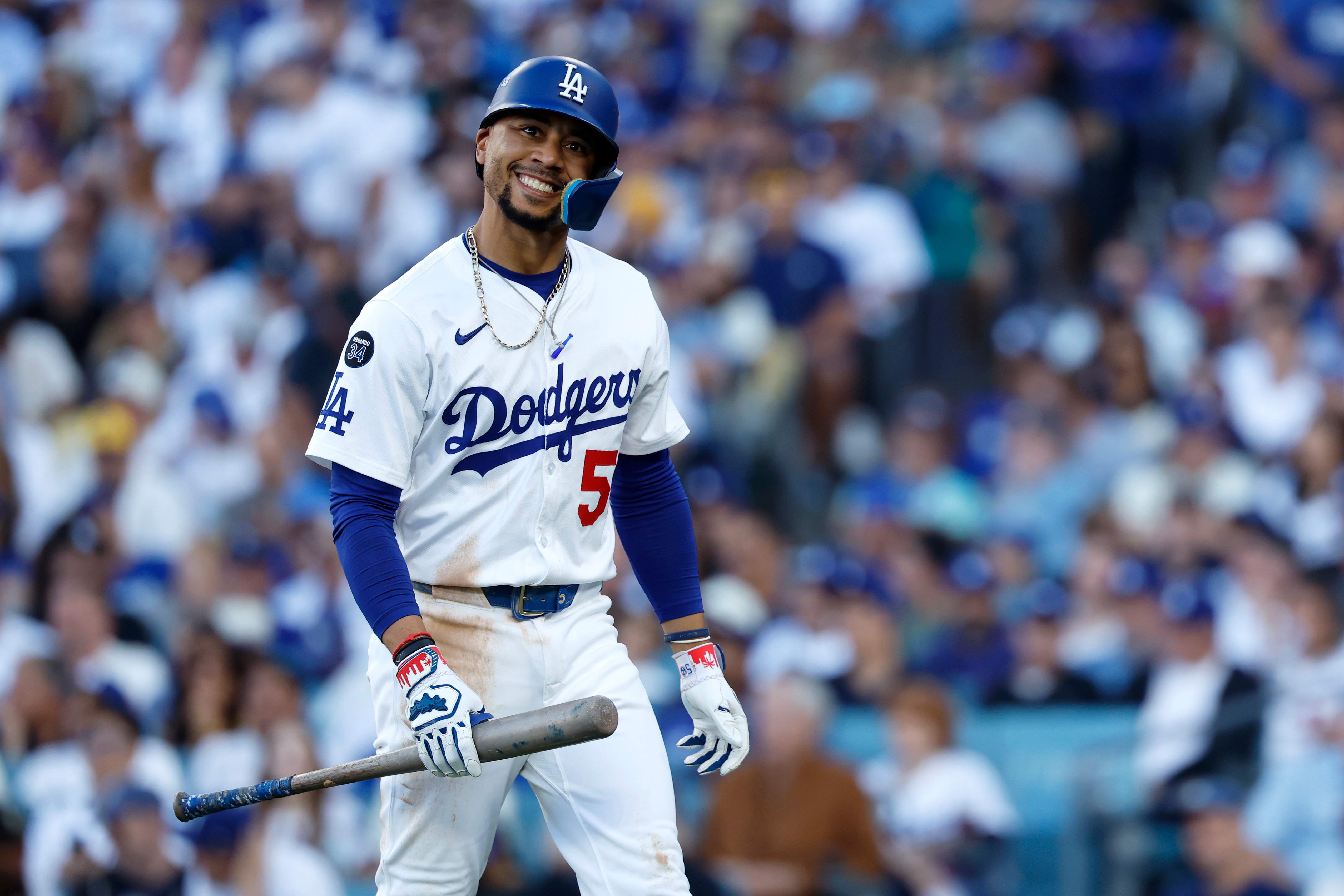 National League Championship Series - Milwaukee Brewers v Los Angeles Dodgers - Game Three
