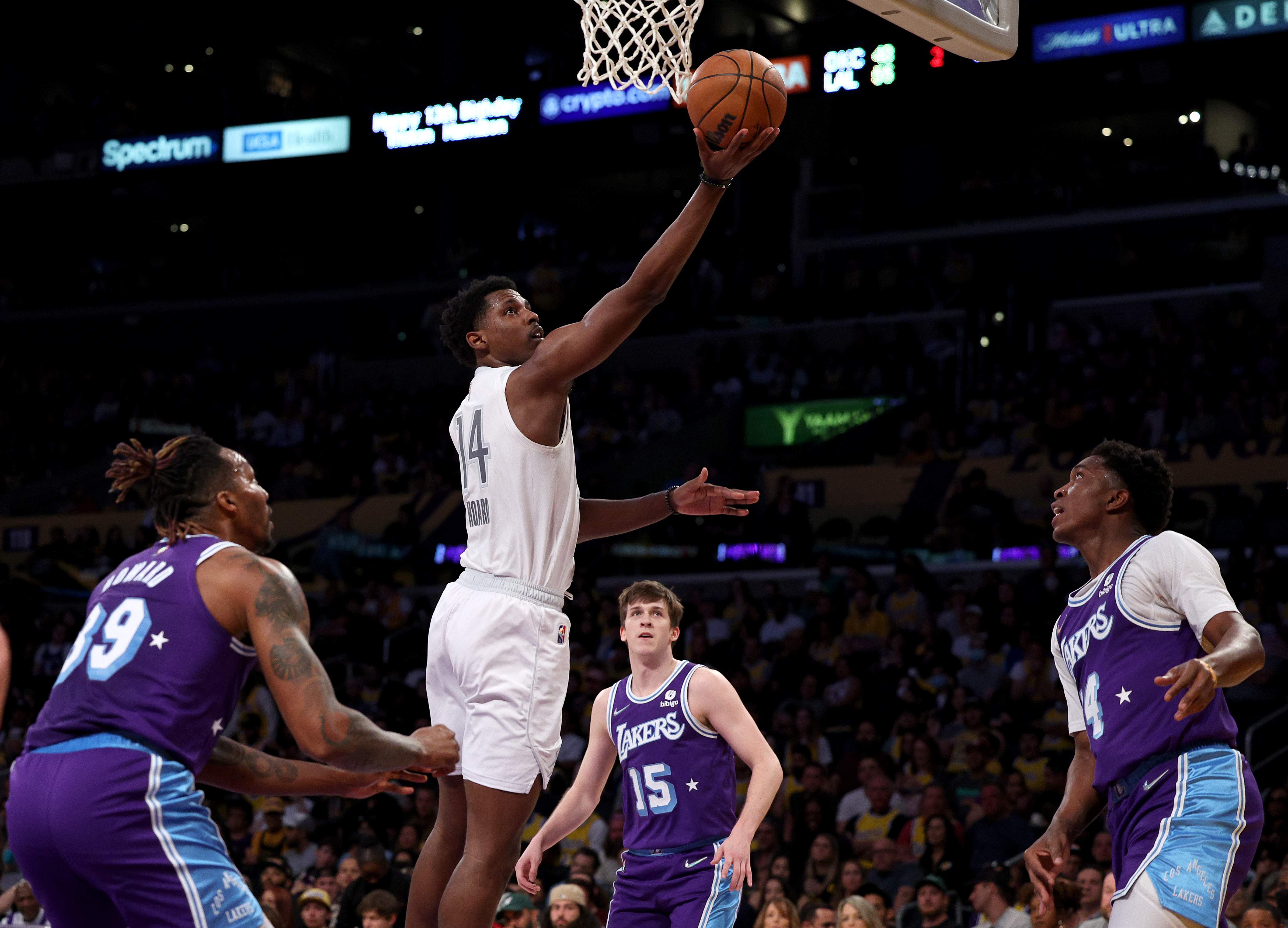 Oklahoma City Thunder v Los Angeles Lakers