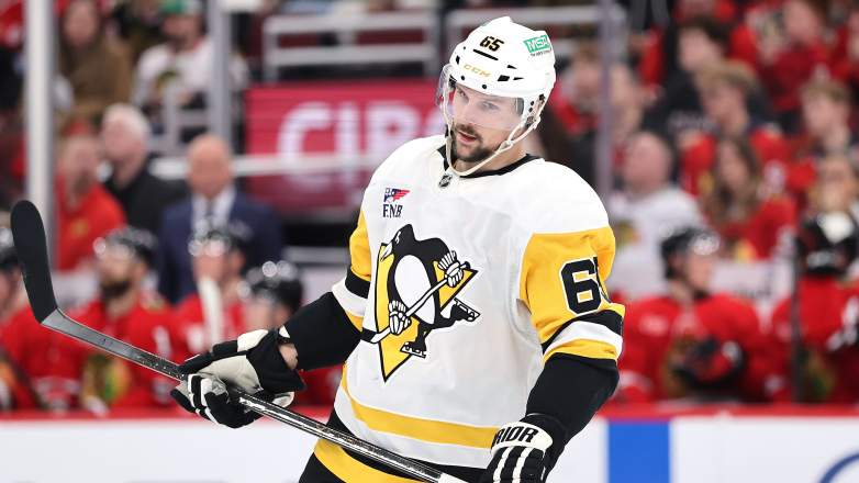 If the Pittsburgh Penguins opt to trade Erik Karlsson, the Toronto Maple Leafs would likely be interested.
