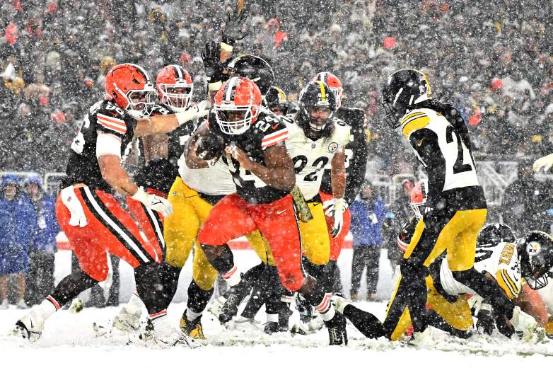 Pittsburgh Steelers v Cleveland Browns
