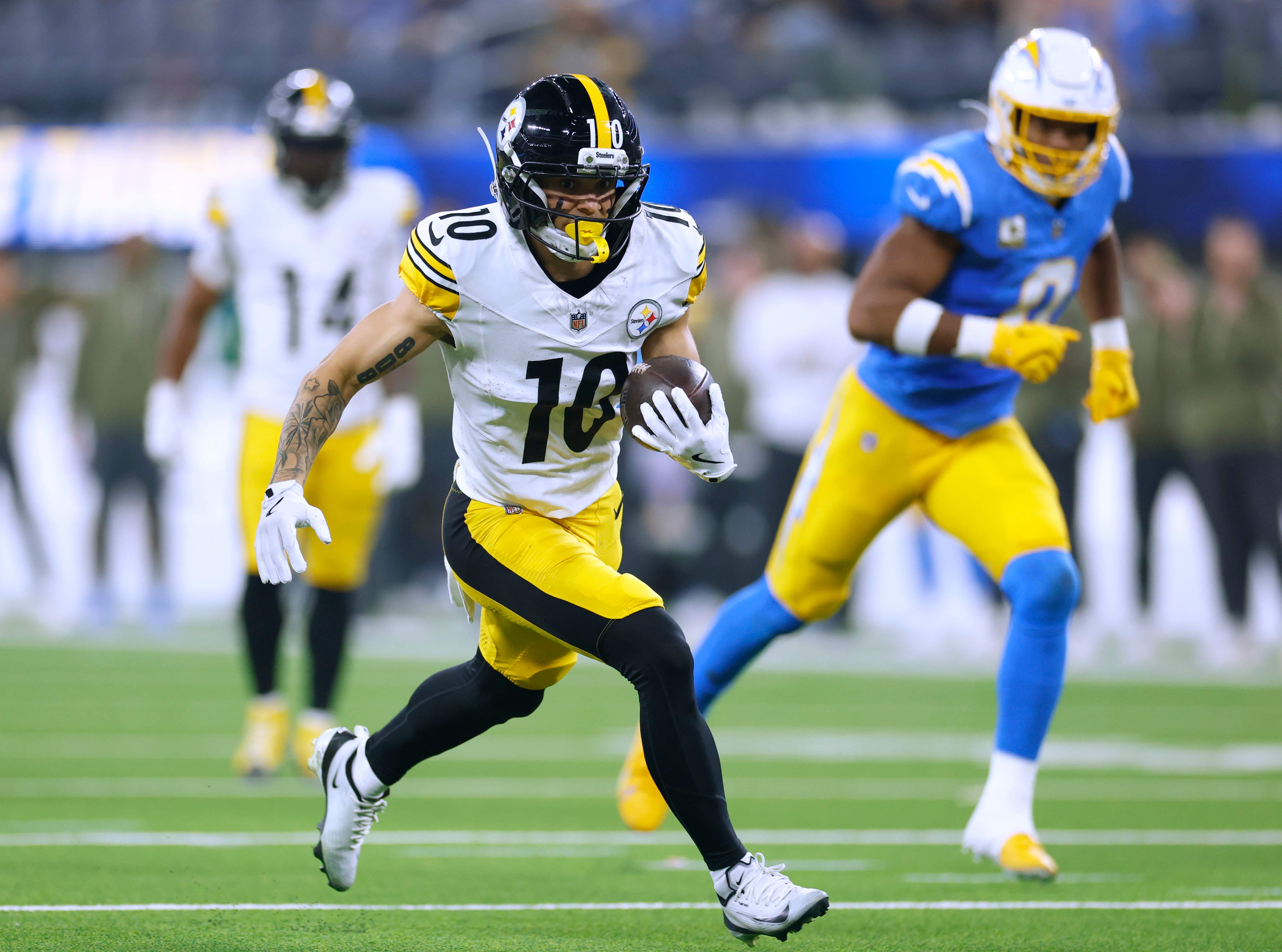Pittsburgh Steelers v Los Angeles Chargers - NFL 2025