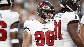 Ex-Buccaneers DL & Super Bowl Champion Signs With Bills