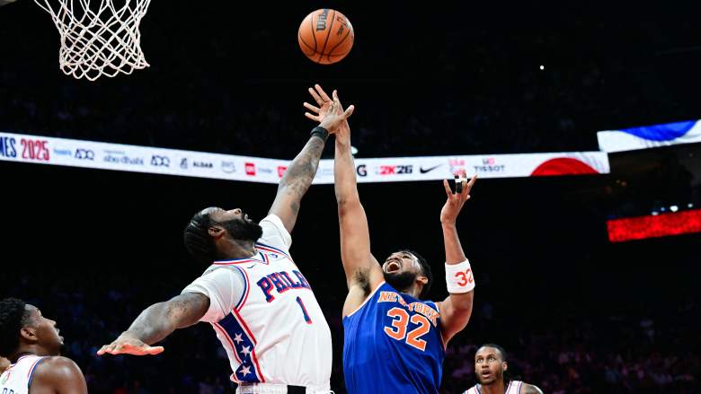 TOPSHOT-BASKET-NBA-UAE-KNICKS-76ERS