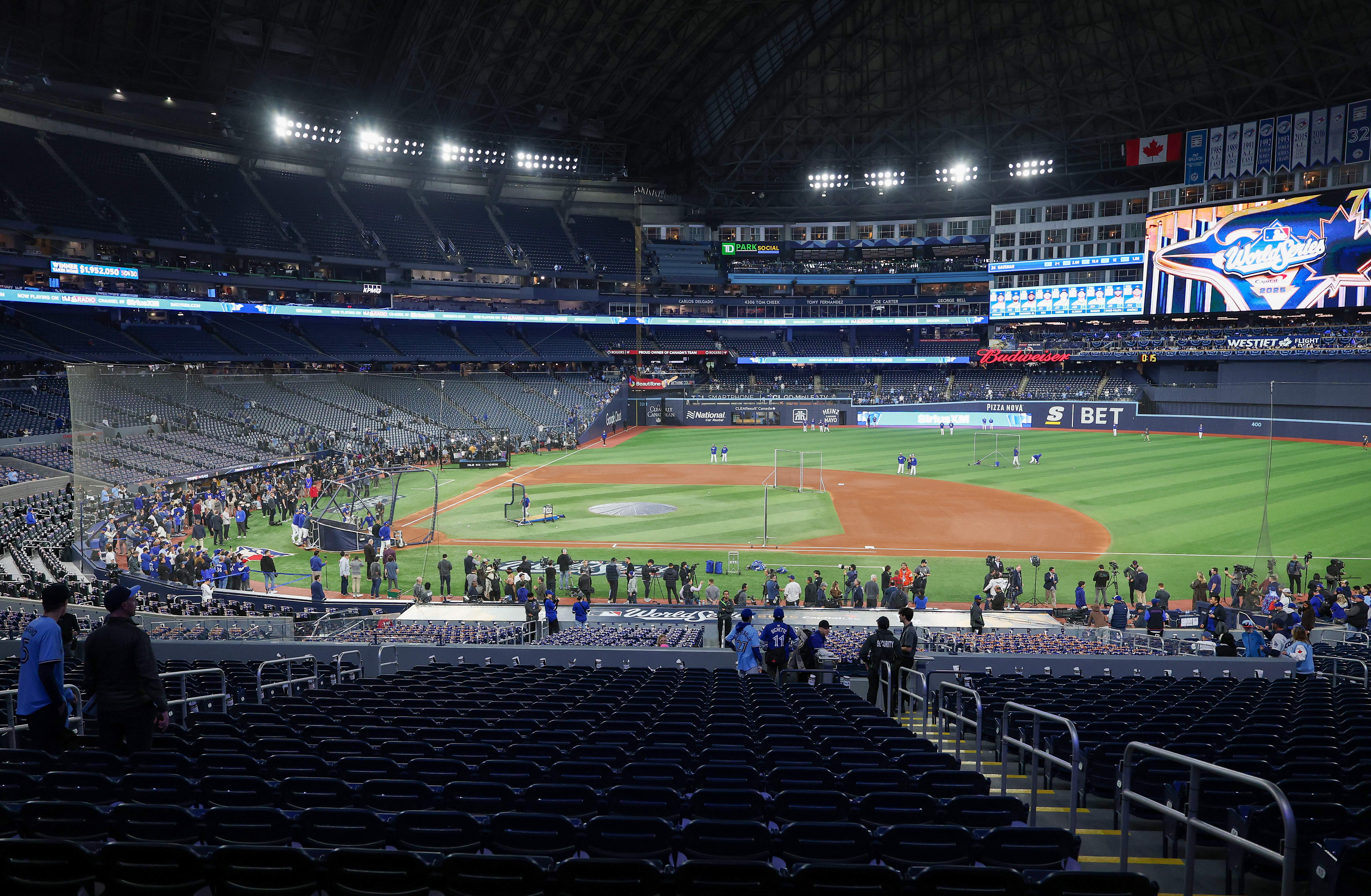 World Series - Los Angeles Dodgers v Toronto Blue Jays - Game Two