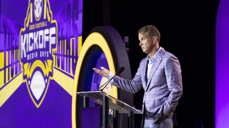LSU Tigers head coach Lane Kiffin