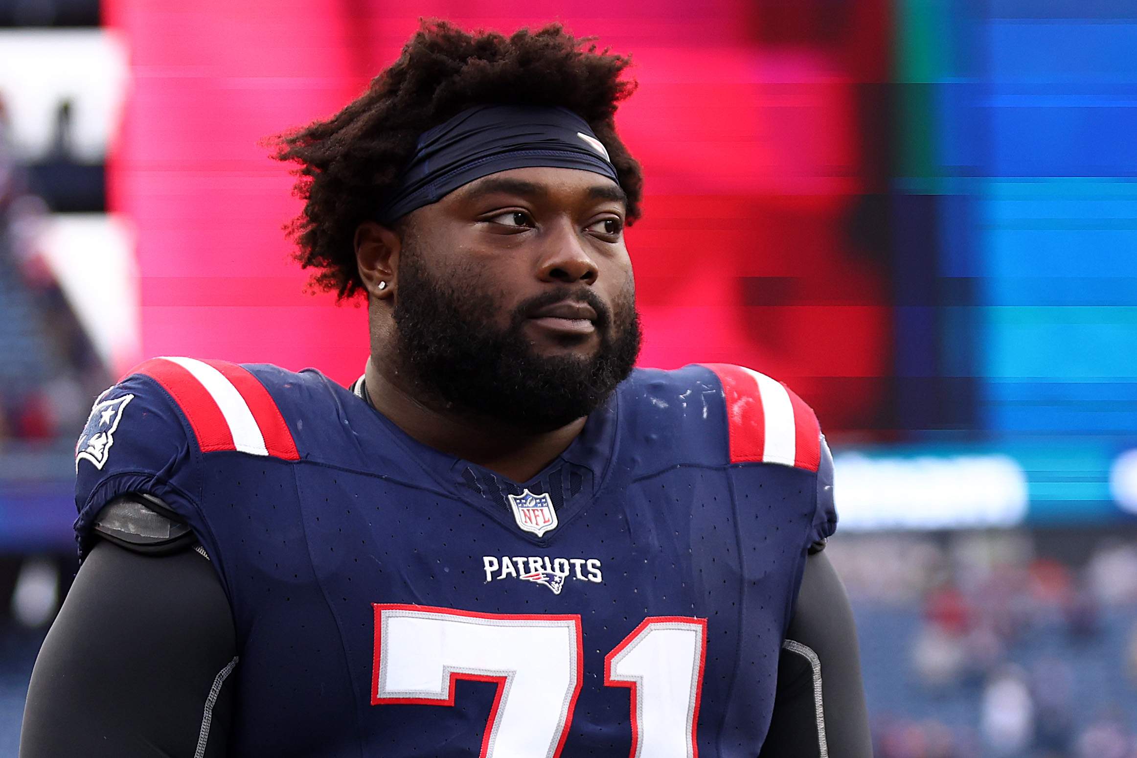 Patriots Injury Update: Mike Vrabel Sets Vague Timeline for RG Mike Onwenu