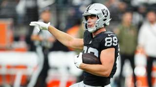 Raiders’ Klint Kubiak Offers Telling Response to Brock Bowers’ Injury