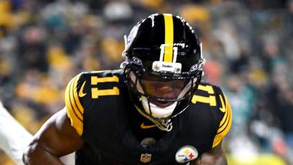 Ex-Steelers Playmaker Signs With AFC Foe