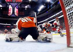 Flyers’ Dan Vladar Injury Opens Door For Maple Leafs’ Discard