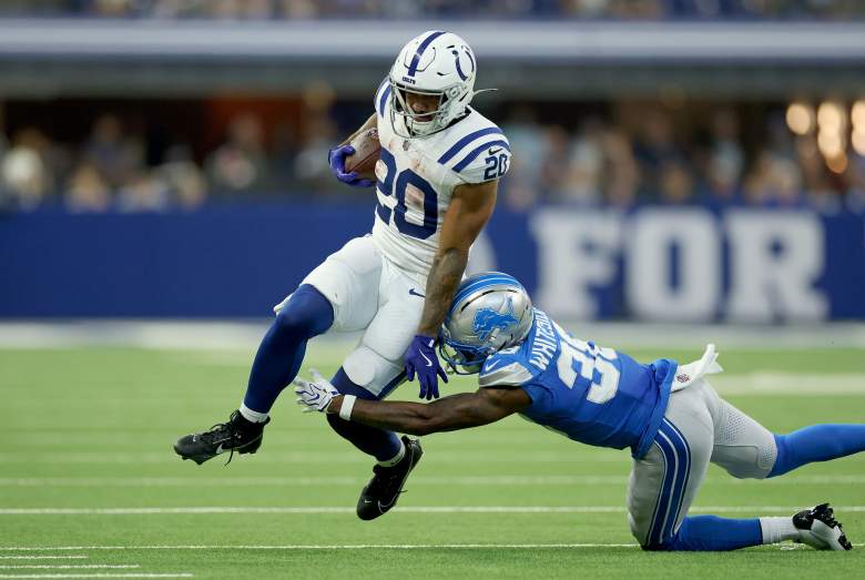 Seth McGowan returns a kick for the Colts during Week 1.