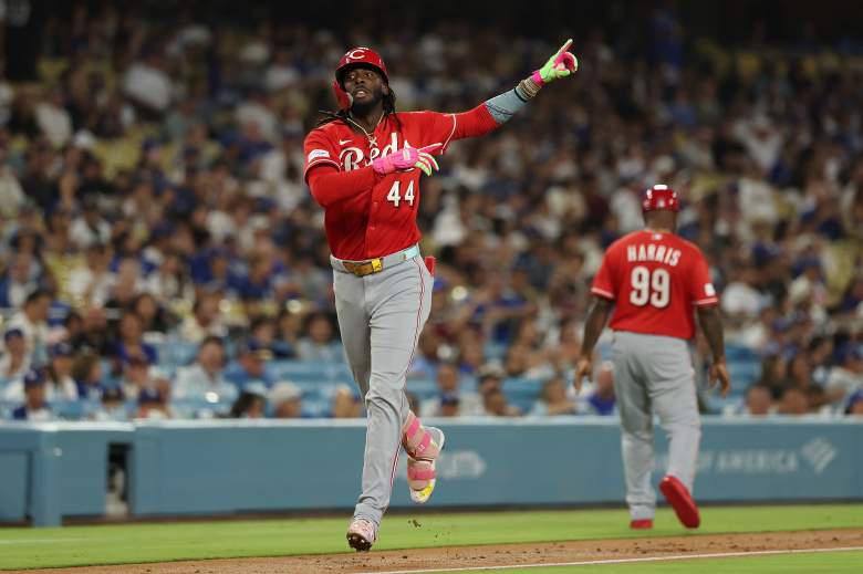 Elly De La Cruz trots home on a home run for the Reds.
