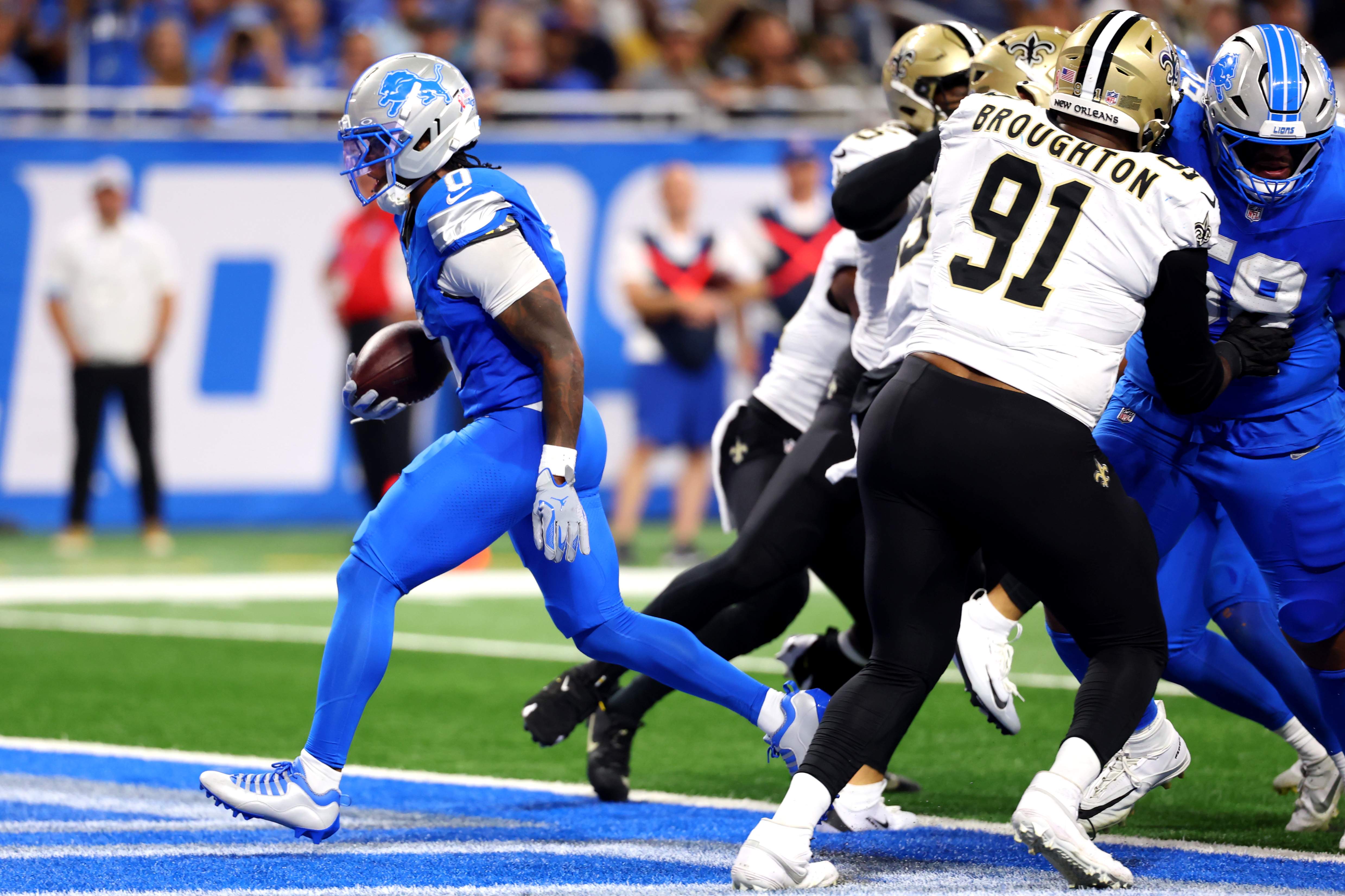  Jahmyr Gibbs of the Detroit Lions celebrates after scoring a touchdown during the first quarter against the New Orleans Saints