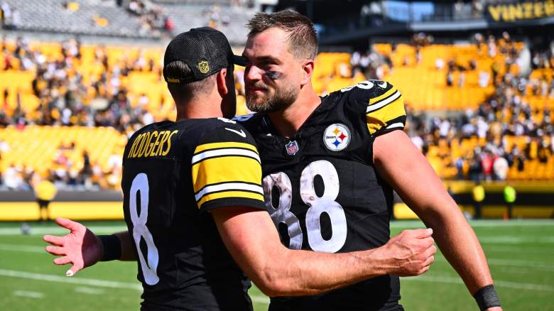 Aaron Rodgers Pat Freiermuth Pittsburgh Steelers