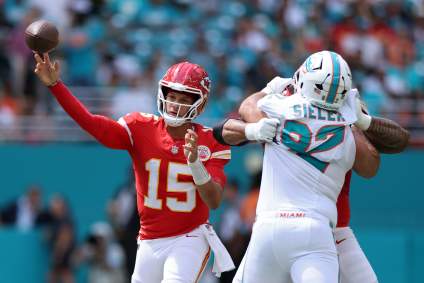 Dolphins Called for Controversial Roughing the Passer Penalty on Chiefs’ Patrick Mahomes