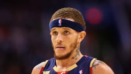 Controversial LeBron Teammate Announces Fight Against Ex-Lakers Forward