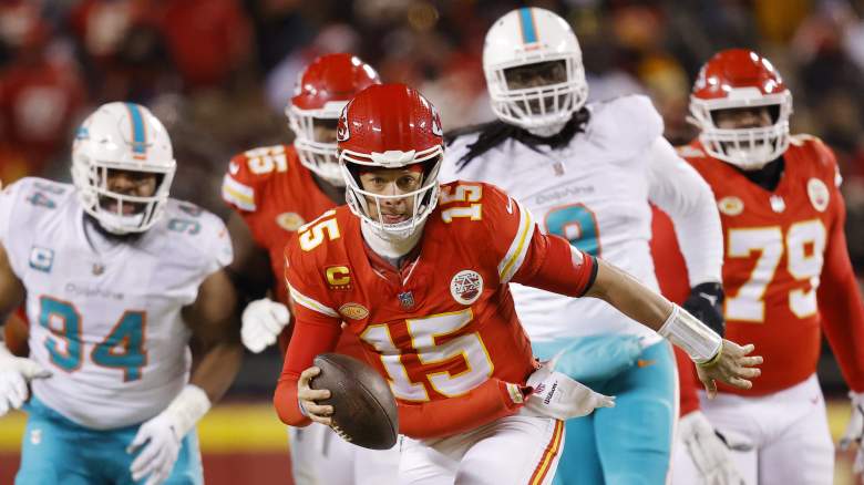 The Kansas City Chiefs' Week 3 matchup against the Miami Dolphins will be called by a fan favorite broadcast team.