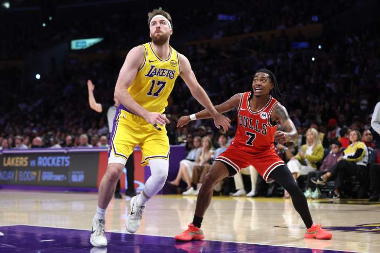 Chicago Bulls v Los Angeles Lakers