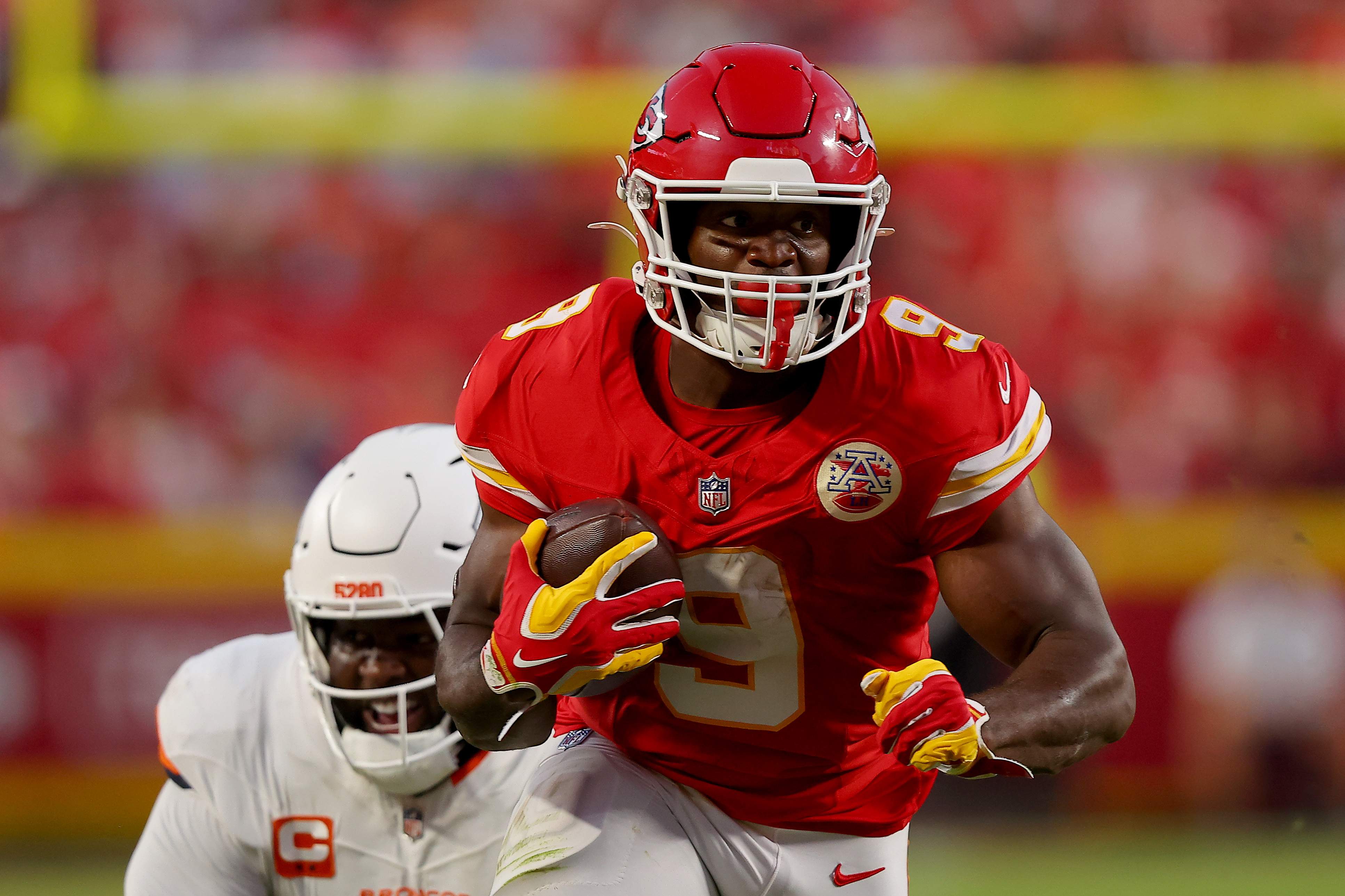 Chiefs star Kenneth Walker earns special news after his career-high debut. Informative update.