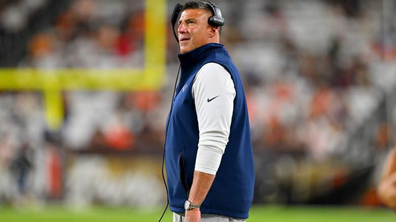 Head coach Mike Vrabel of the New England Patriots reacts during the second quarter