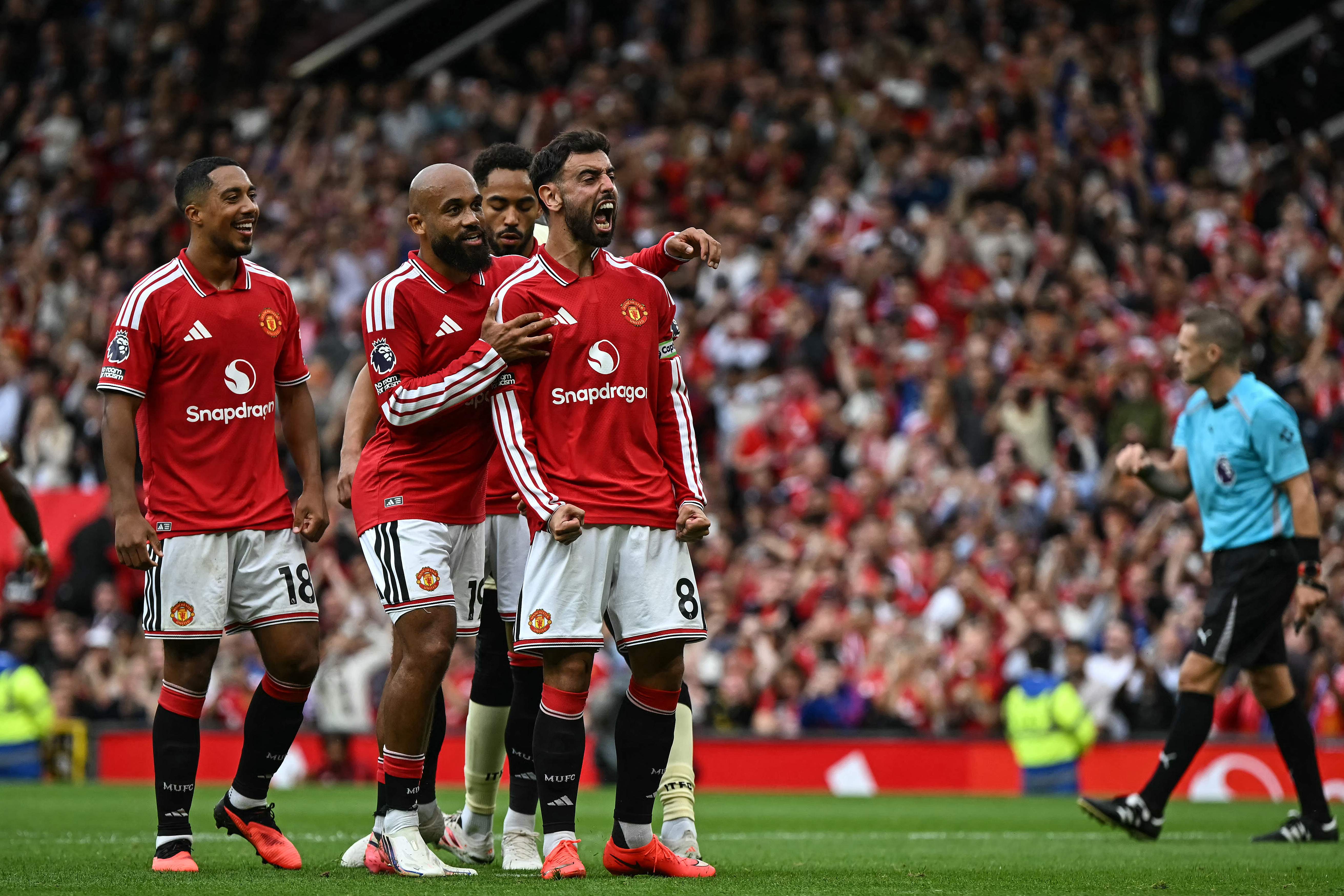 MU kolaps di injury time lawan Everton — photo: heavy.com