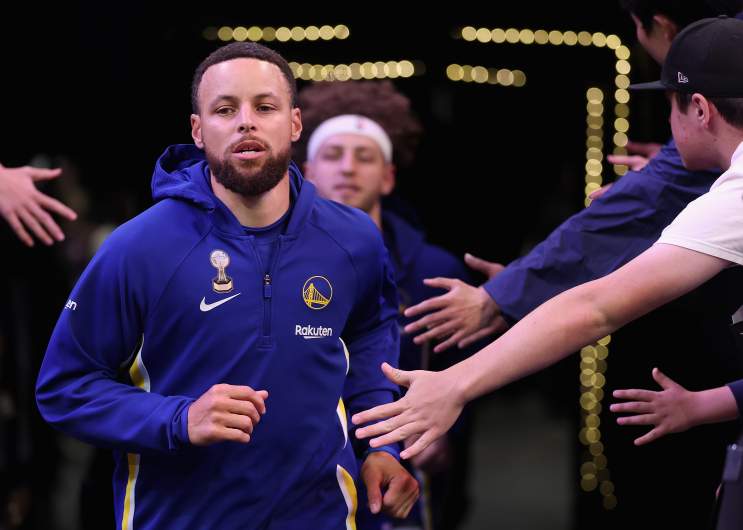 Golden State Warriors v Phoenix Suns - Play-In Tournament