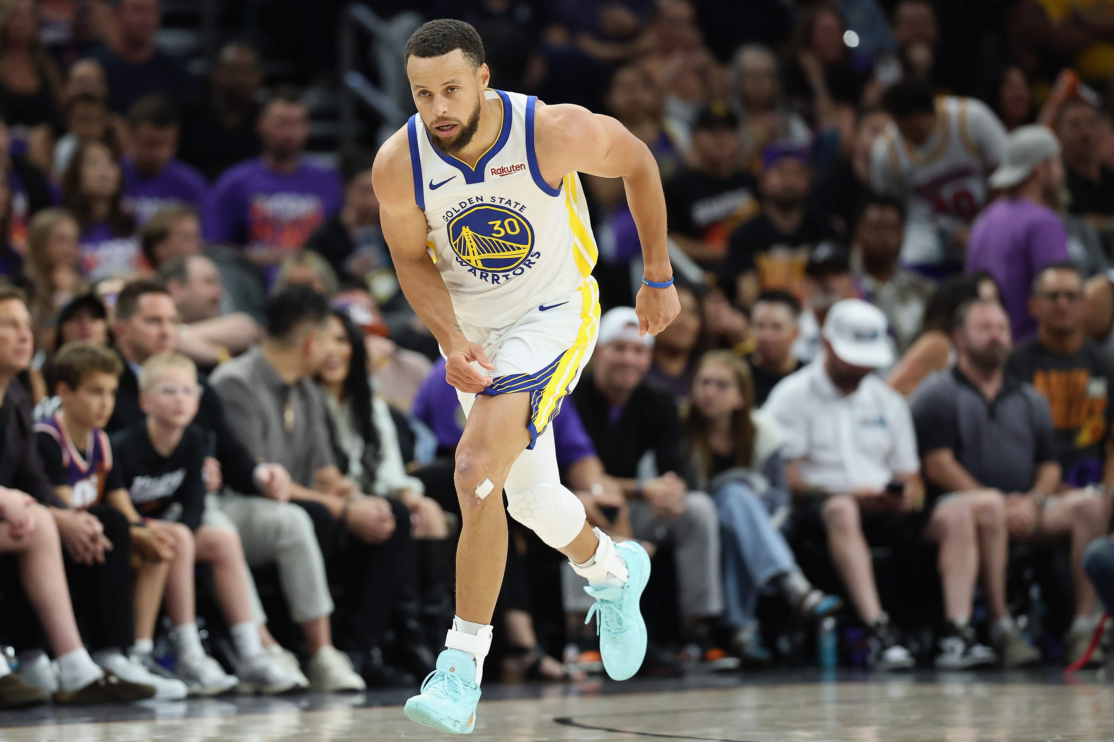 Golden State Warriors v Phoenix Suns - Play-In Tournament