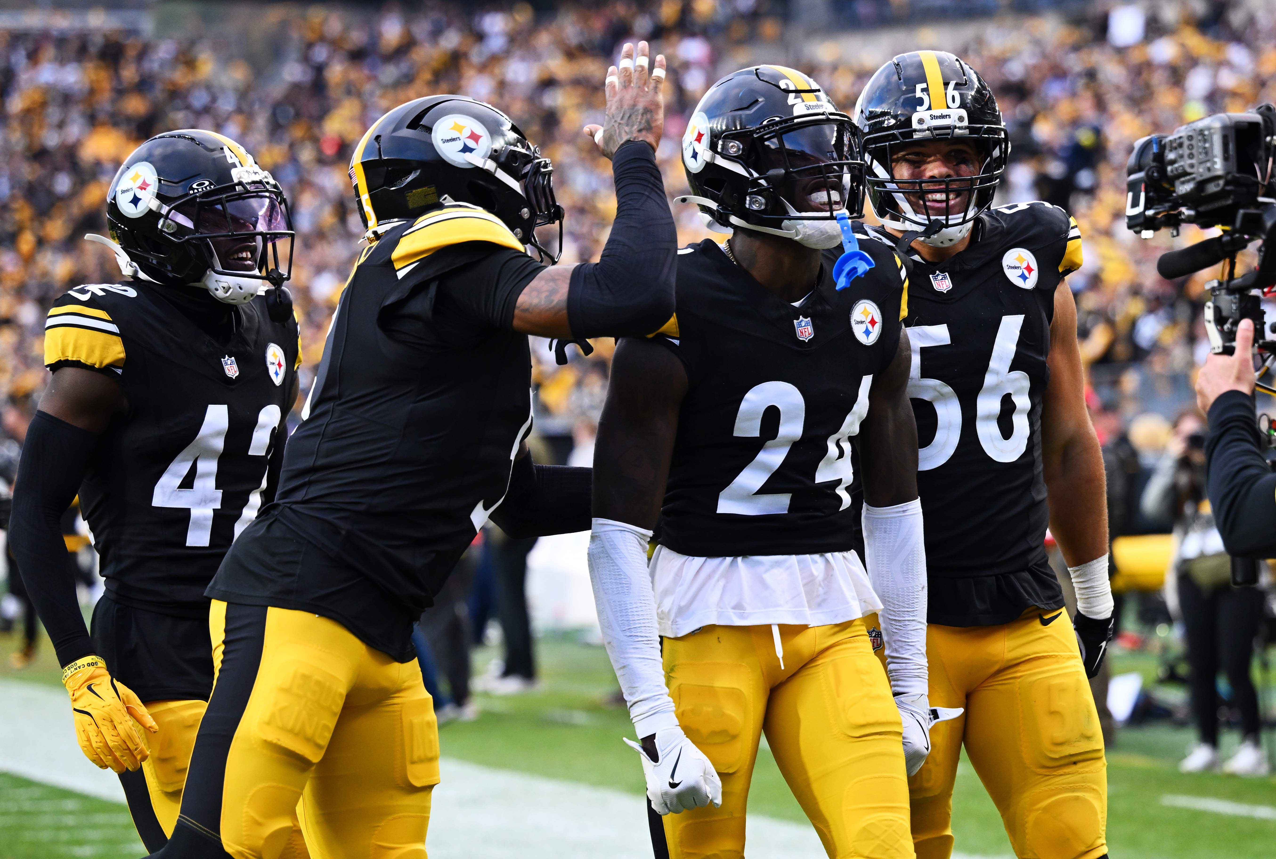 Steelers Predicted to Skip 1st-Round QB for Joey Porter Jr. Replacement