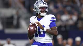 Before Playing Panthers, Eagles Sign New QB From Cowboys