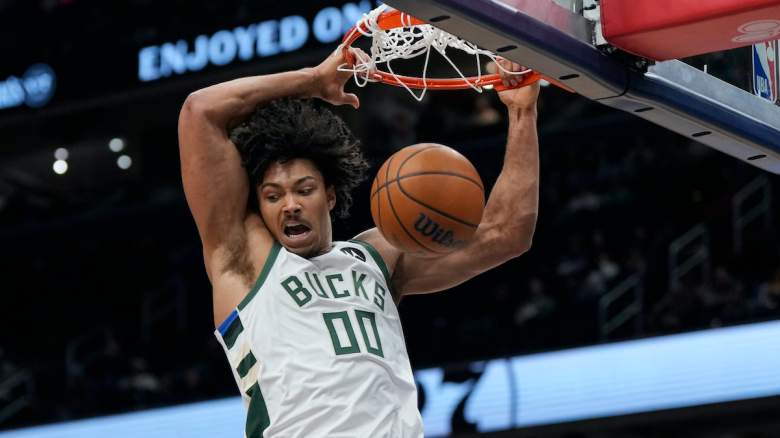 Jericho Sims #00 of the Milwaukee Bucks dunks
