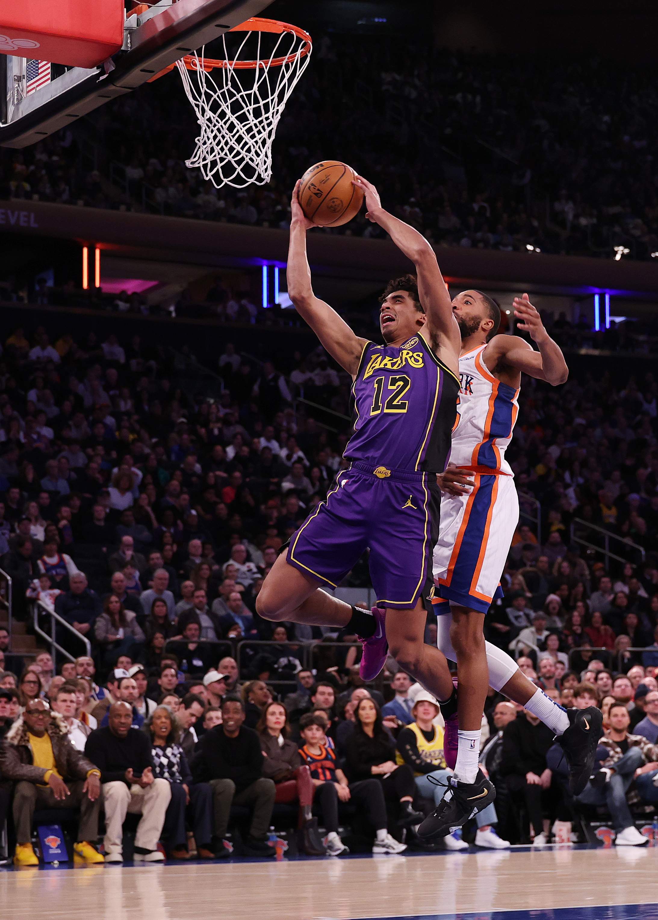 Los Angeles Lakers v New York Knicks