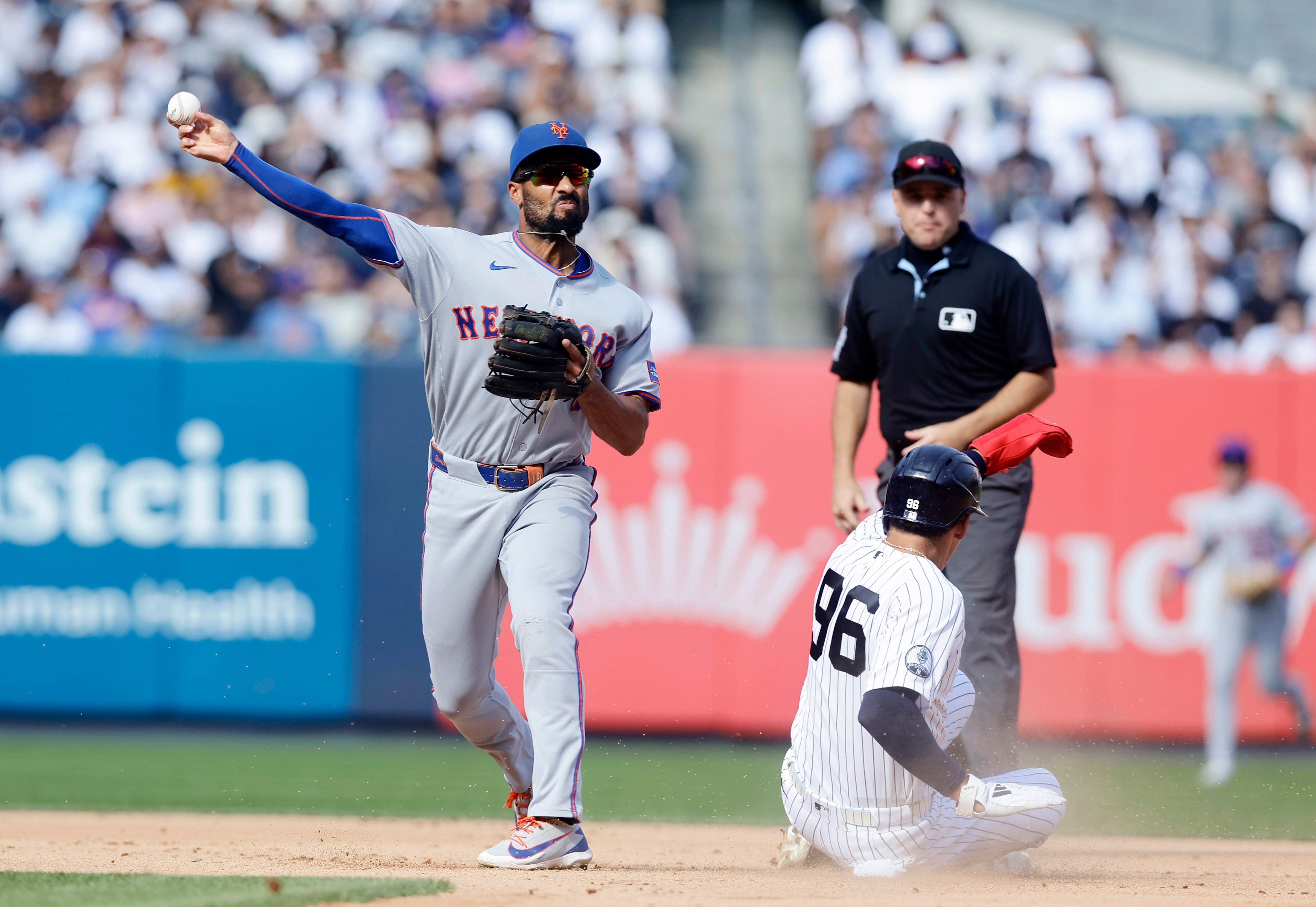 New York Mets v New York Yankees