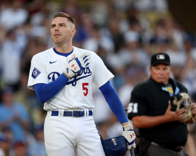 Los Angeles Dodgers first baseman Freddie Freeman shares heartfelt message to father ahead of postseason. 