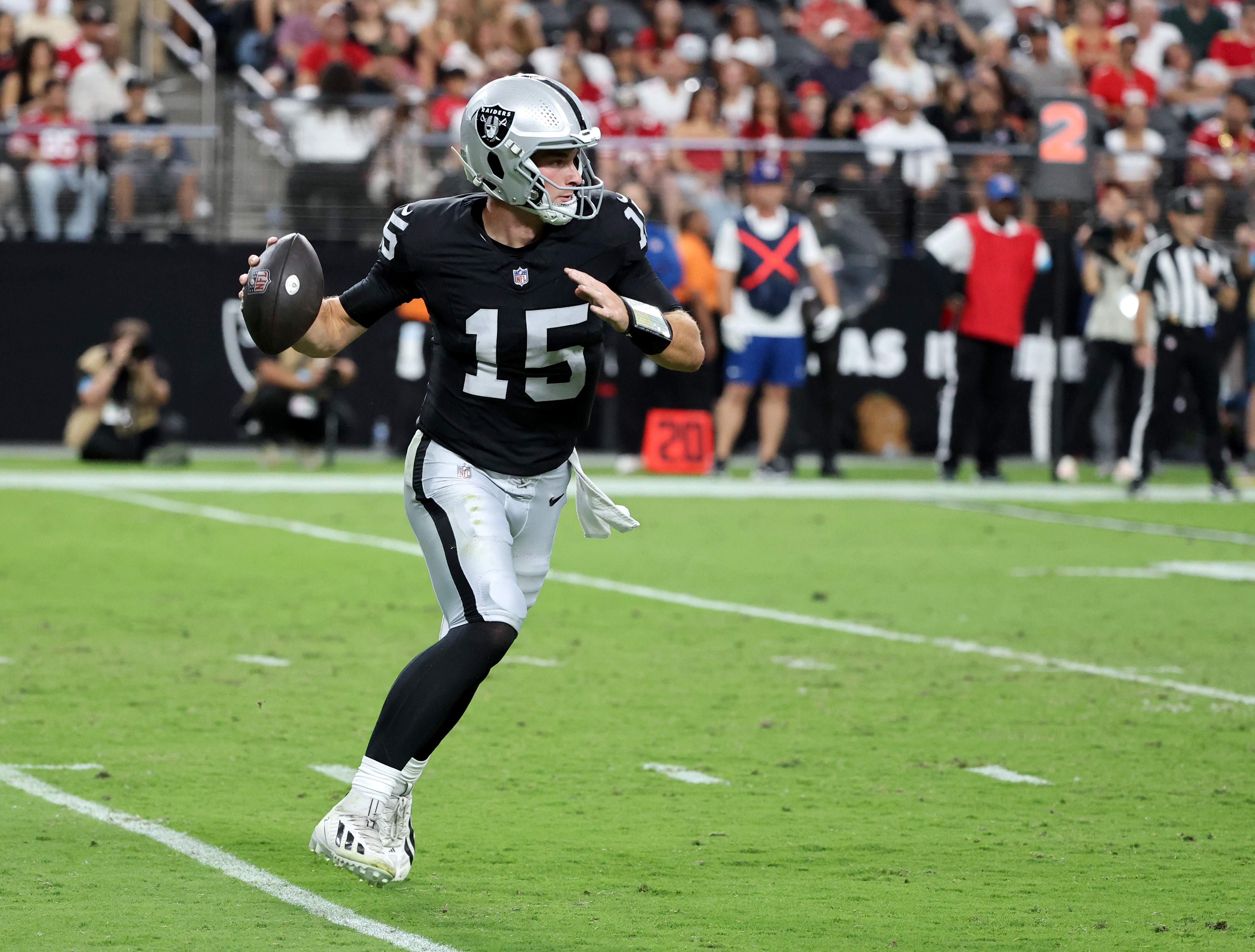Raiders QB Fernando Mendoza