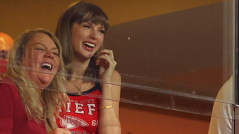 Singer Taylor Swift reacts with her mom, Andrea Swift