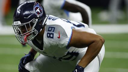 Chiefs Sign 6-foot-6 Former Patriots Tight End After Trying Out Several Players Ahead of Week 1