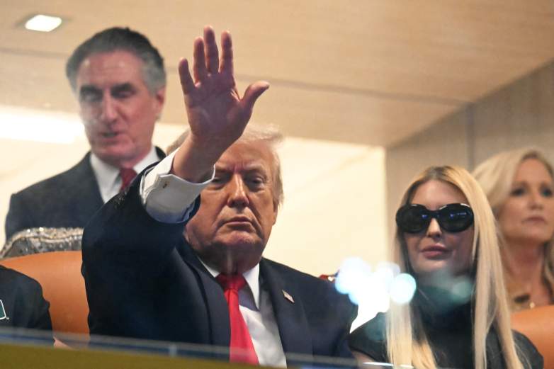 US-POLITICS-AMFOOT-TRUMP